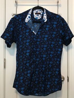 BC Collection blue short sleeve button down shirt with floral & fish design (XS)